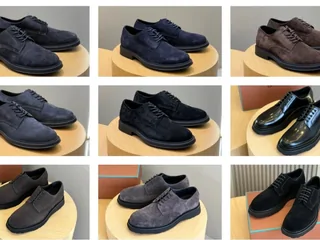 Griglia di scarpe stringate e mocassini in pelle e camoscio